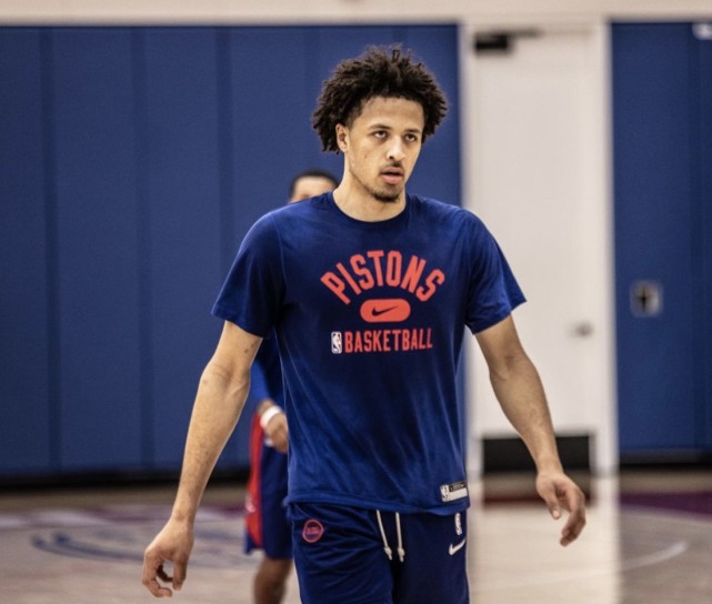 世界乒联高管回应质疑,怒怼国乒两巨星,网友意见分歧.